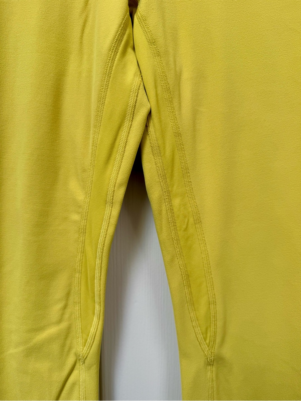Lululemon Align High Rise 25” Yellow Pear Performance Leggings Size 6 - Picture 4 of 5